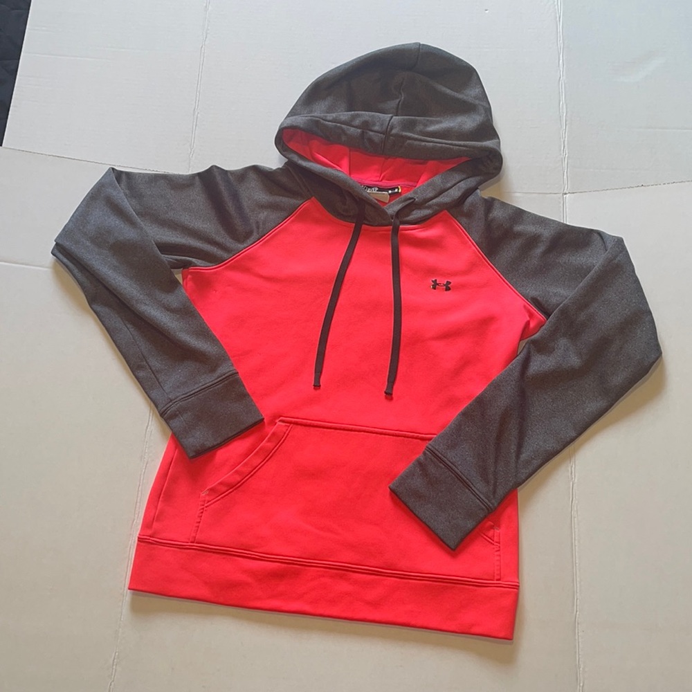 Women’s xs Under amour sweater